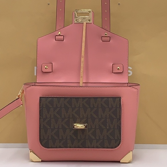 MICHAEL KORS
Manhattan Medium Leather and Logo Satchel
COLOR PRIMROSE
NWT - Picture 10 of 16